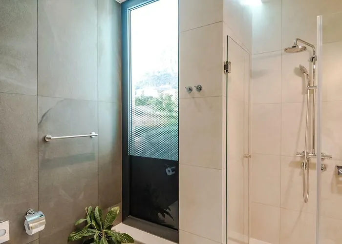 Zvizdan Μακάρσκα